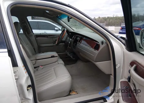 2003 Lincoln Town Car Signature from USA, damaged, VIN 1LNHM82W63Y660696